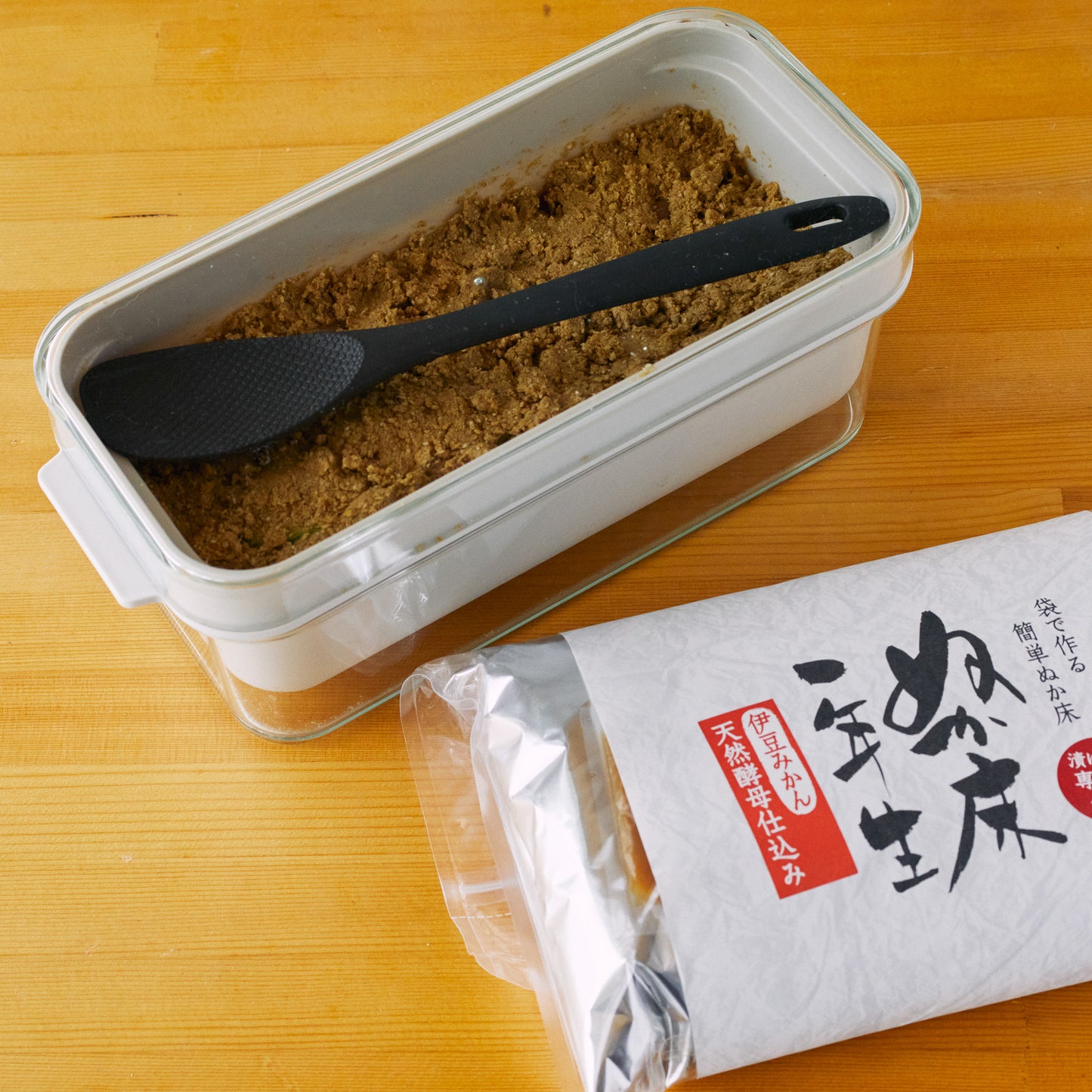 【おうち発酵生活】ぬかどこボックス|冷蔵庫にぴたりと収納。水分が抜けるスリット入りの特製ぬか床用容器